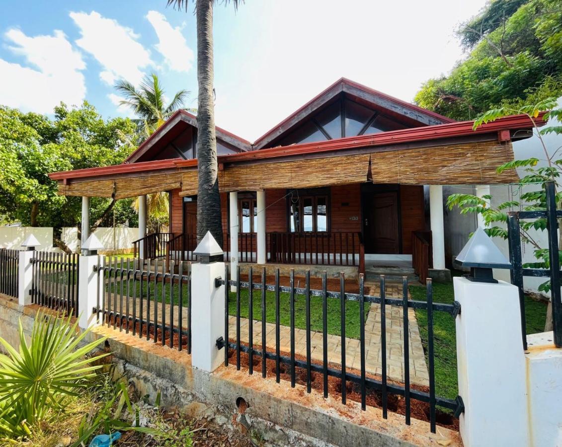 Janas Blue Water Corner Hotel Trincomalee Exterior photo