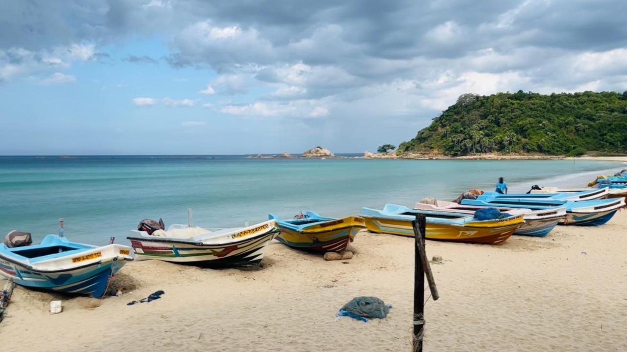 Janas Blue Water Corner Hotel Trincomalee Exterior photo